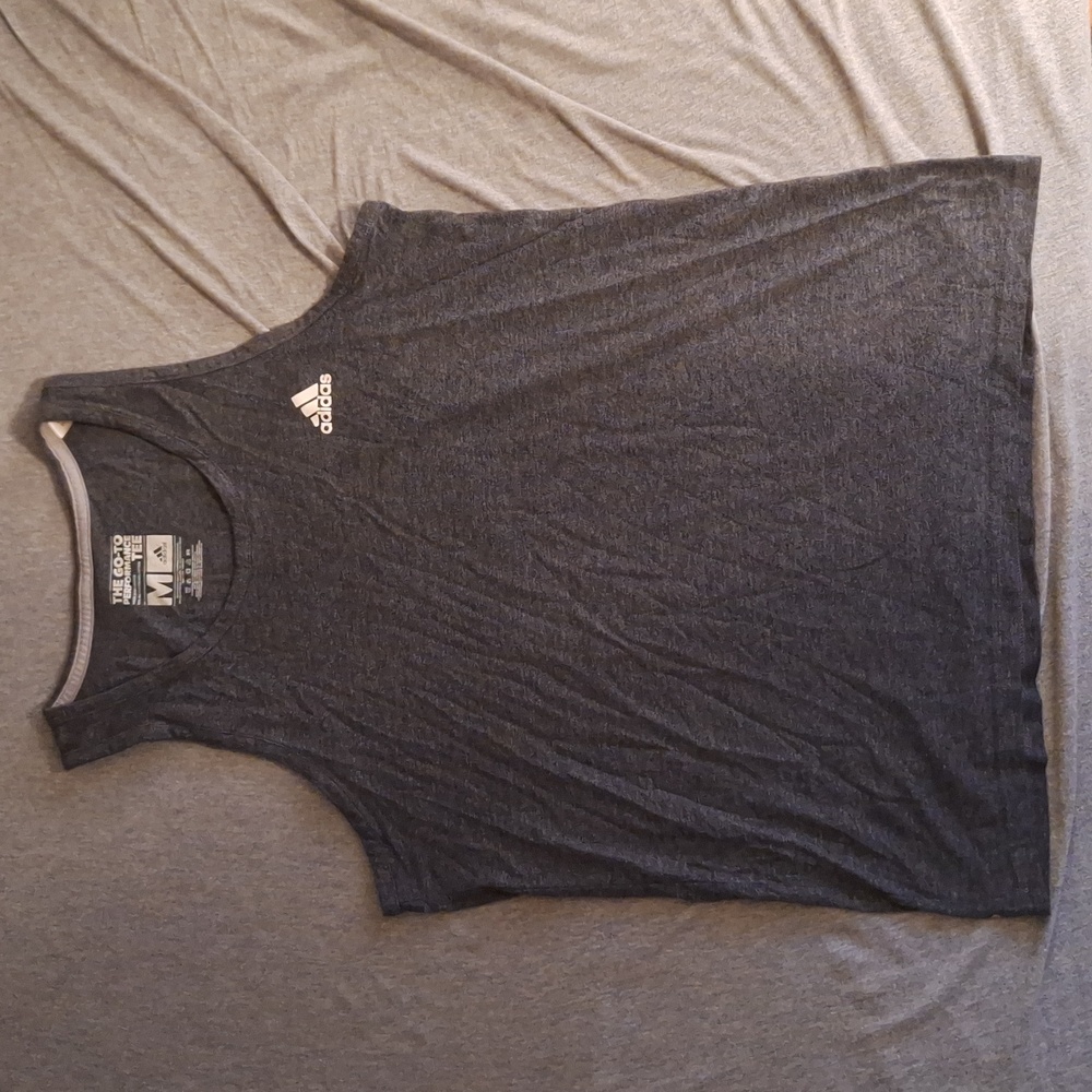 2 Men's tank tops Size M
